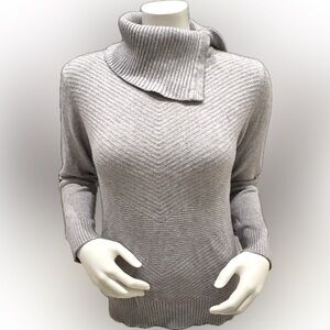 Women’s Motive gray sweater with‎ neck button detail - size XL